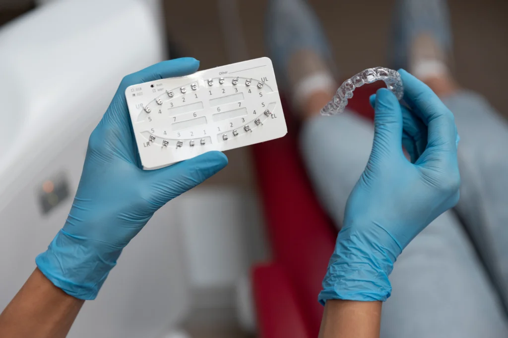Invisalign o brackets: cómo saber cuál es para ti